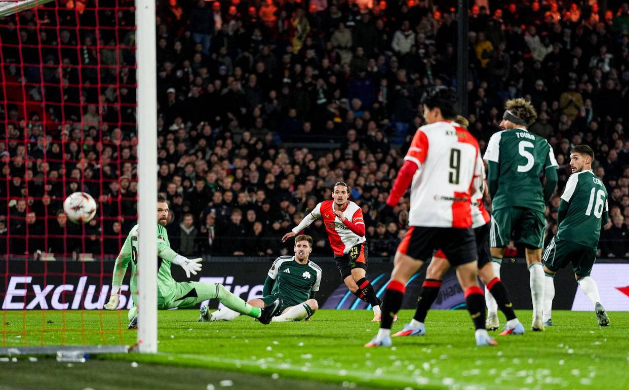 开云电竞 -赛后体能课后,埃因霍温临场应变备战荷甲,悬念犹存,细节决定成败