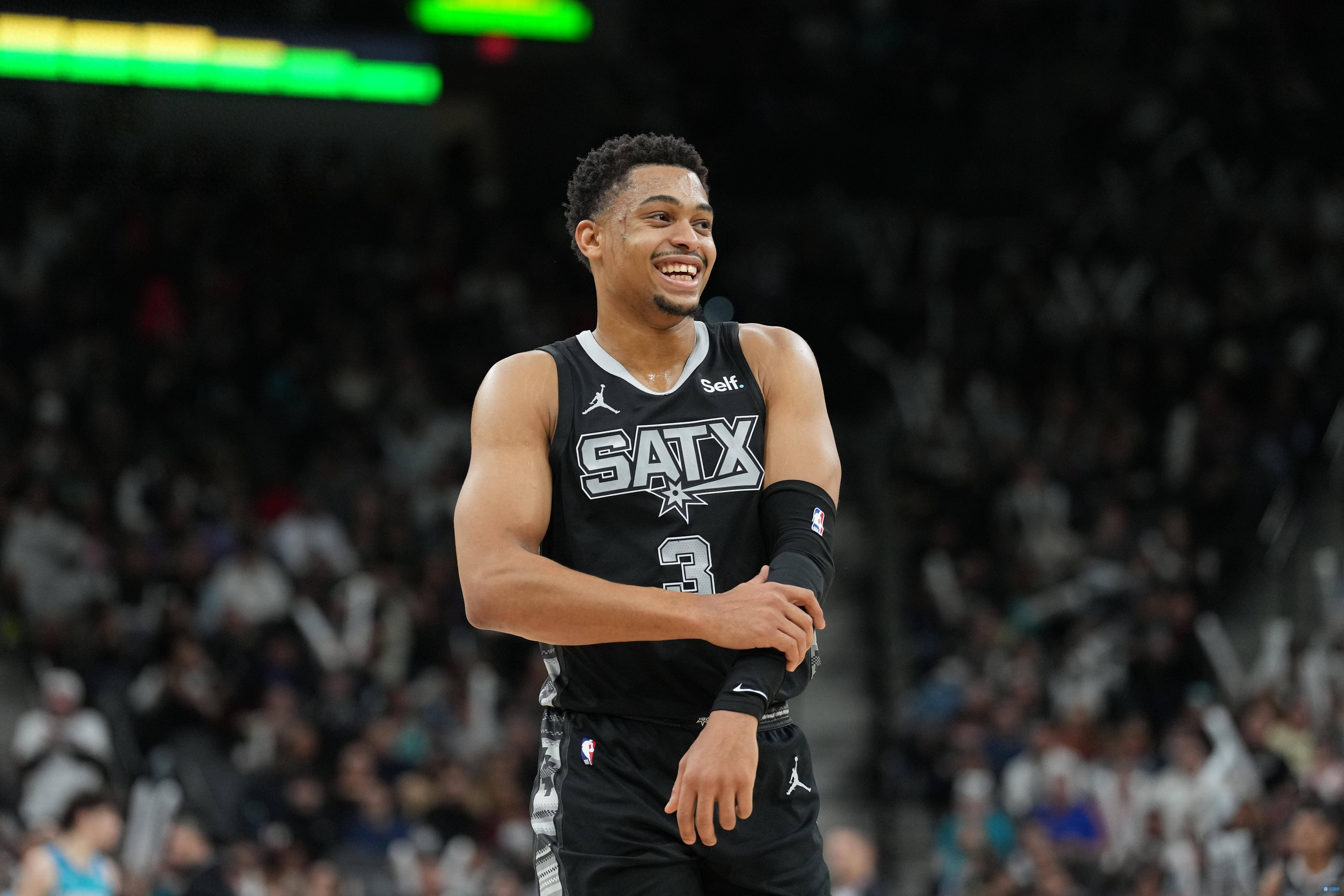 开云电竞 -波特兰开拓者训练开放日,清晨队长鼓劲引欢呼,意大利杯在即,数据趋势出现新变化的简单介绍